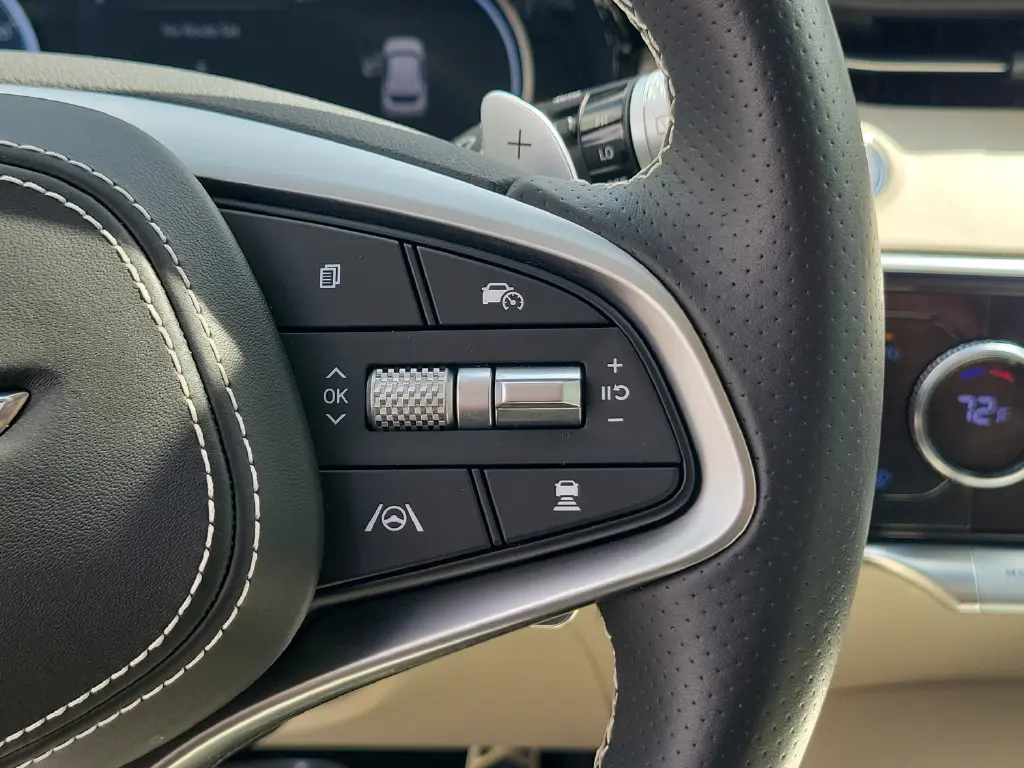 2025 Genesis Gv70 - $52,999