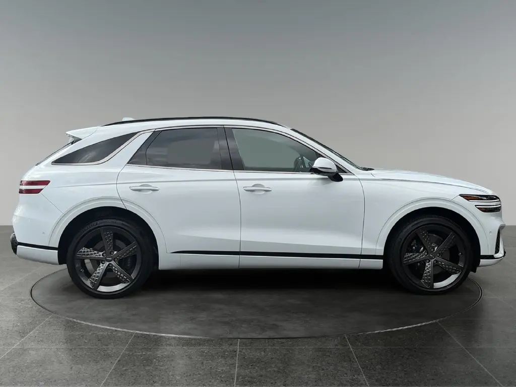 2025 Genesis Gv70 - $51,999