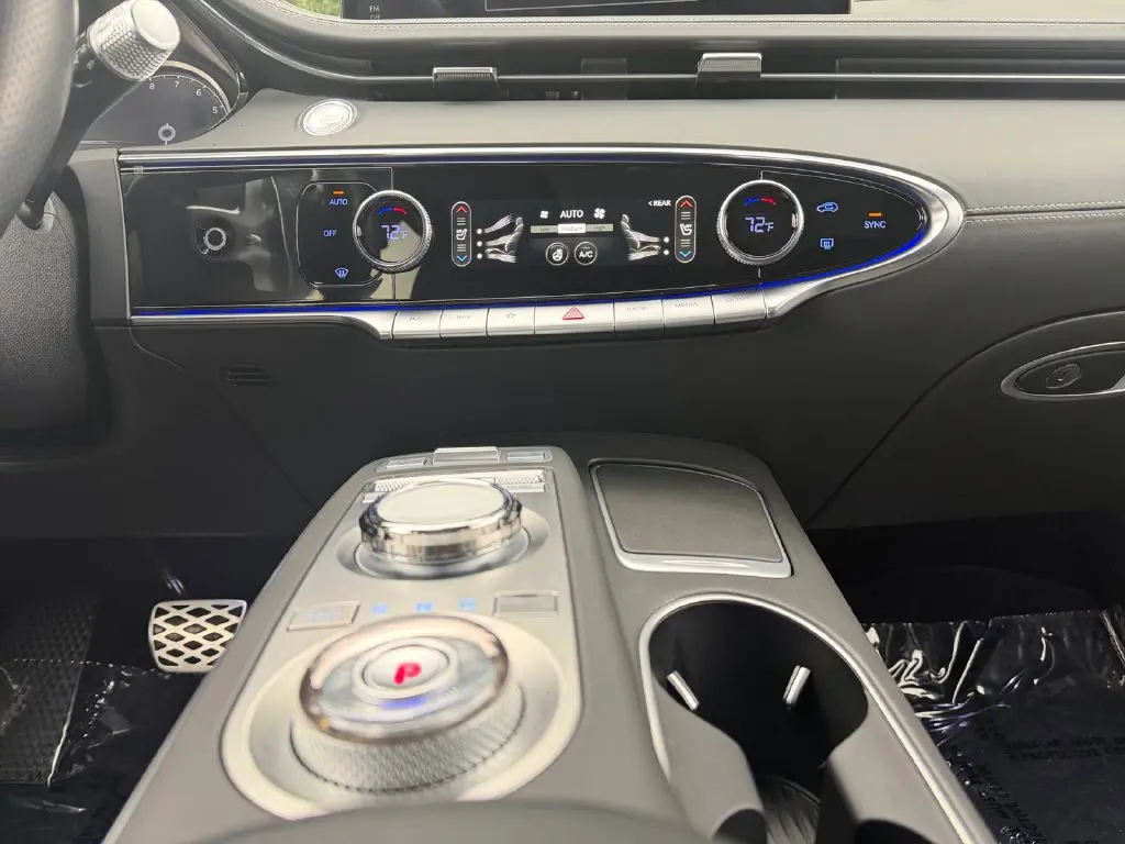2025 Genesis Gv70 - $51,999