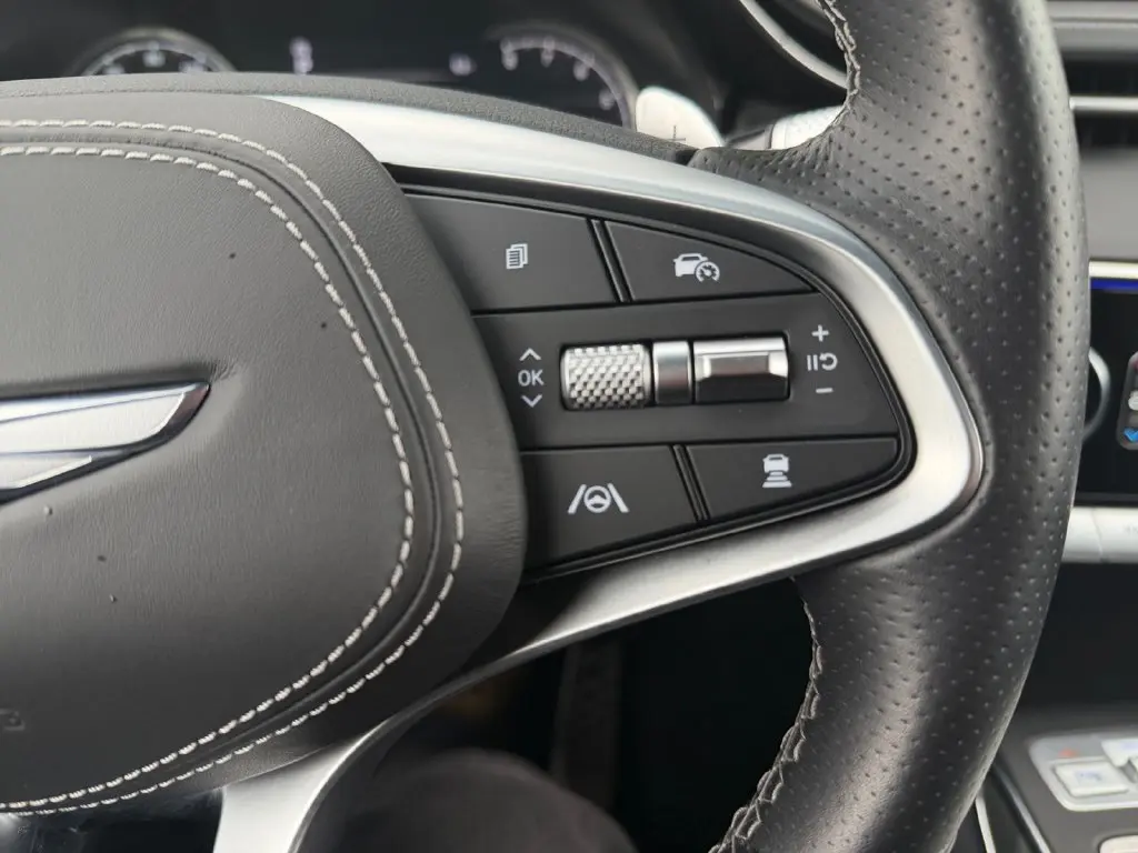 2025 Genesis Gv70 - $51,999