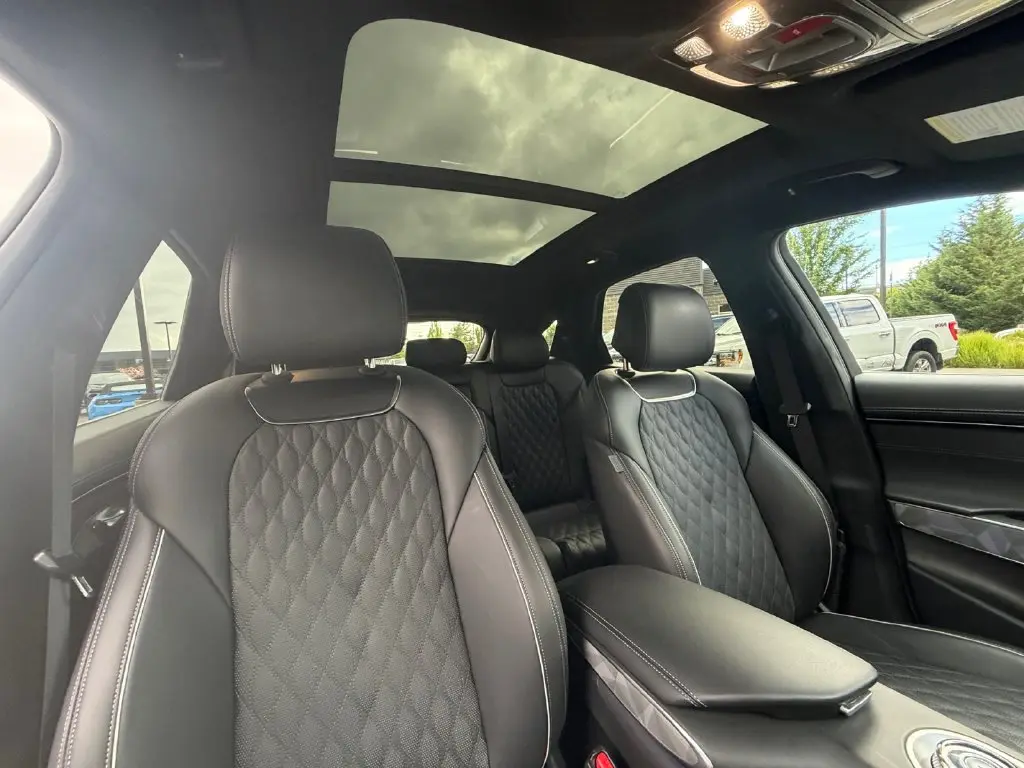 2025 Genesis Gv70 - $51,999