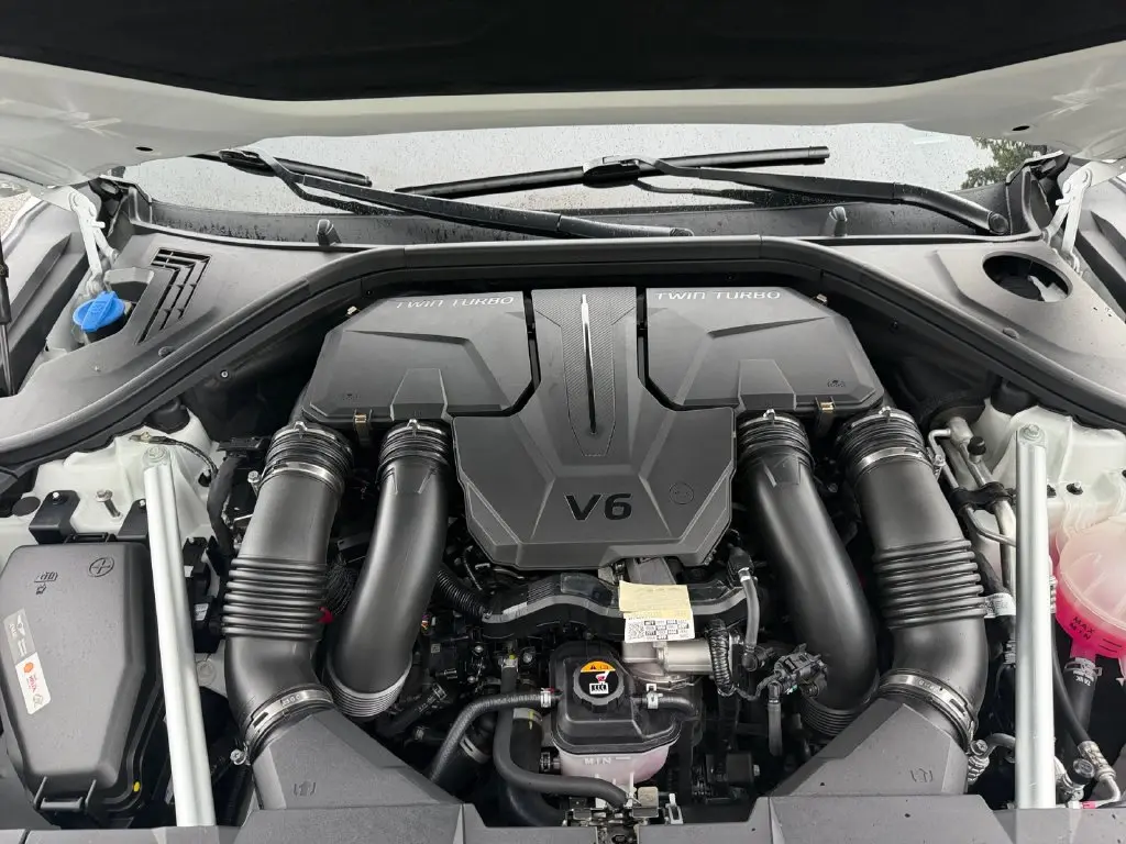 2025 Genesis Gv70 - $51,999