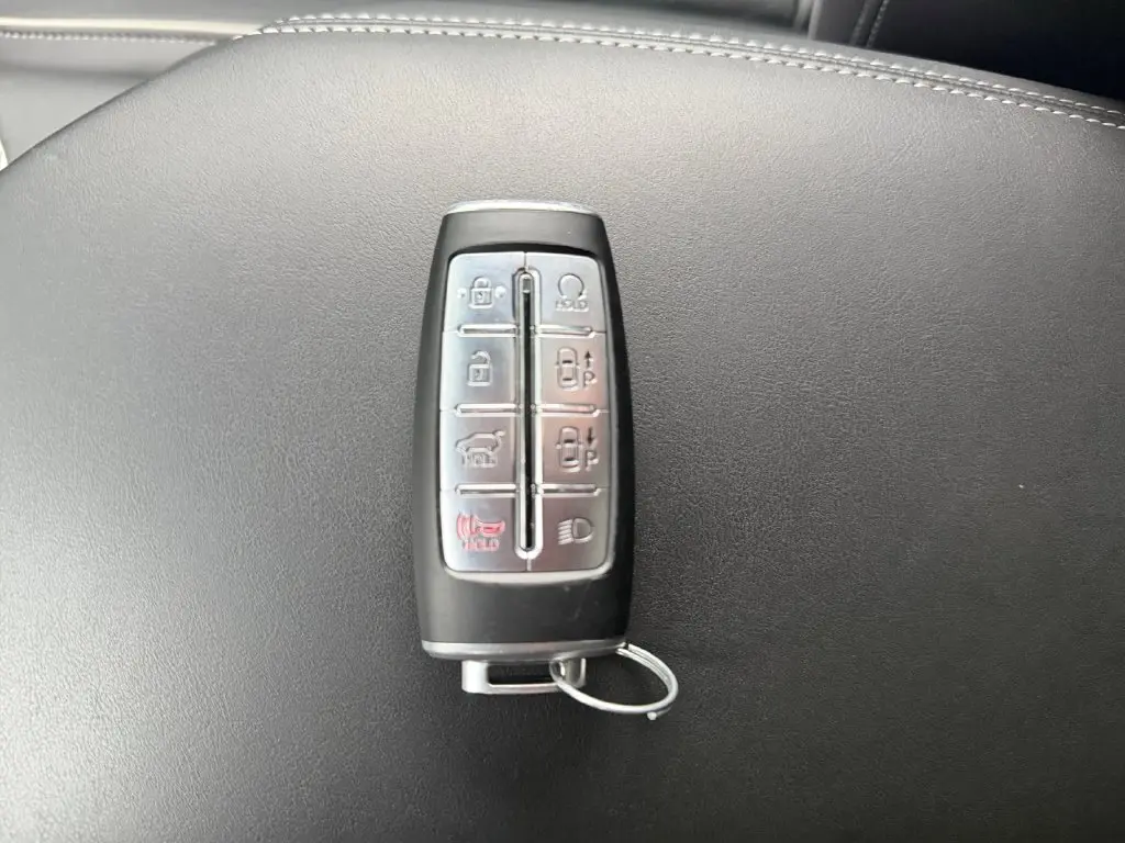 2025 Genesis Gv70 - $51,999