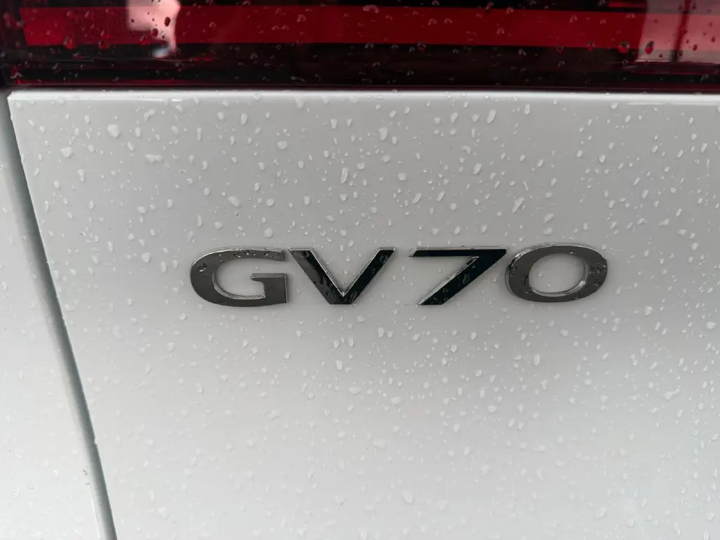 2025 Genesis Gv70 - $51,999