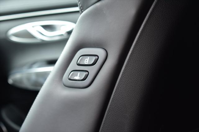 2025 Genesis Gv70 - $46,367