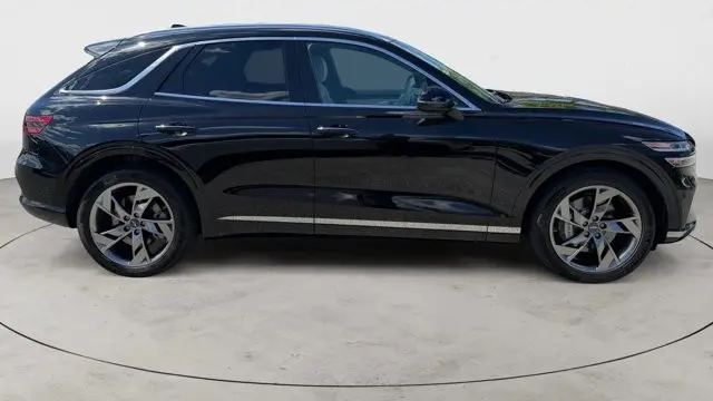 2023 Genesis Electrified GV70 Base