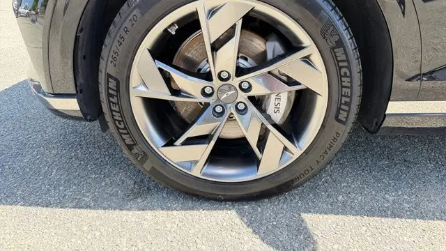 2023 Genesis Electrified GV70 Base