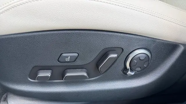 2023 Genesis Electrified GV70 Base