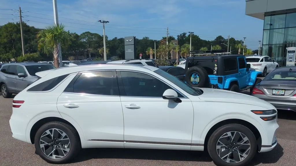 2026 Genesis Electrified GV70 Standard