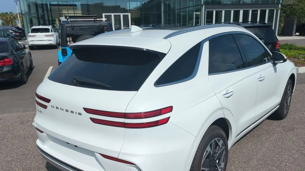 2026 Genesis Electrified GV70 Standard