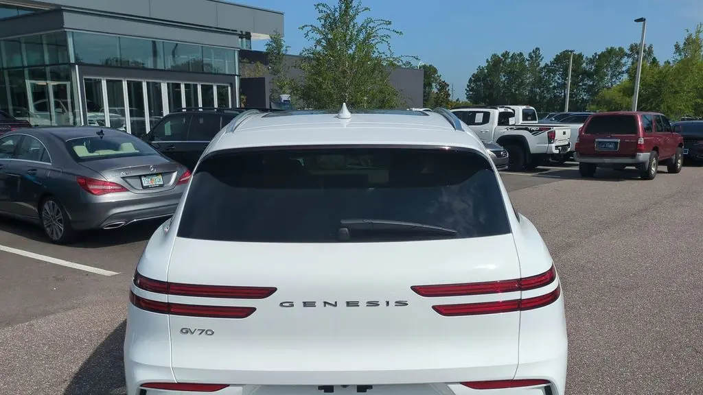 2026 Genesis Electrified GV70 Standard