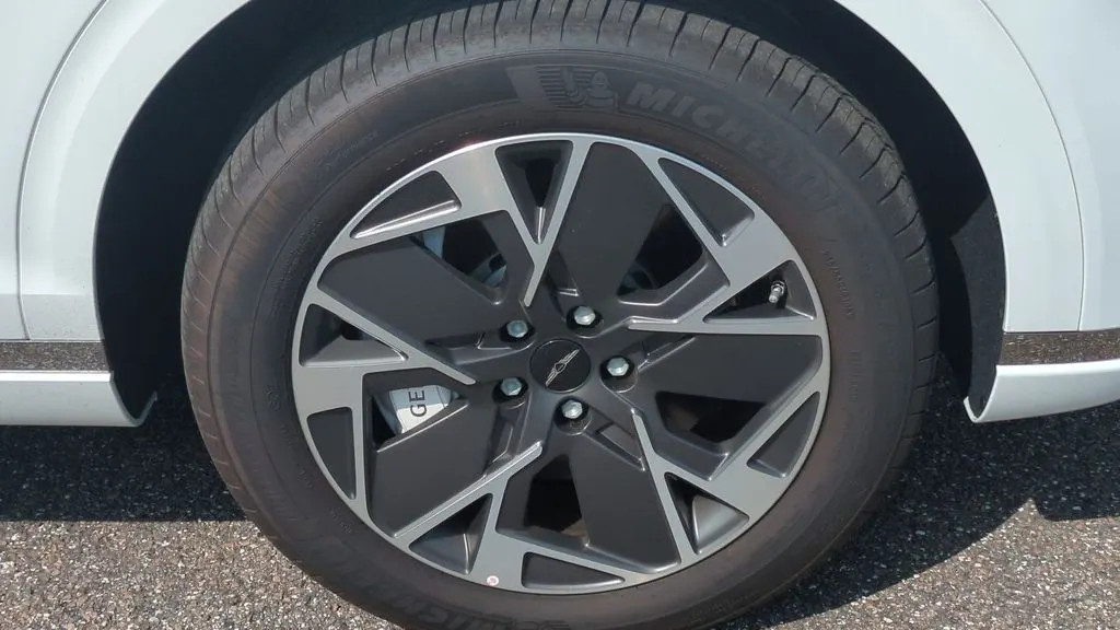 2026 Genesis Electrified GV70 Standard