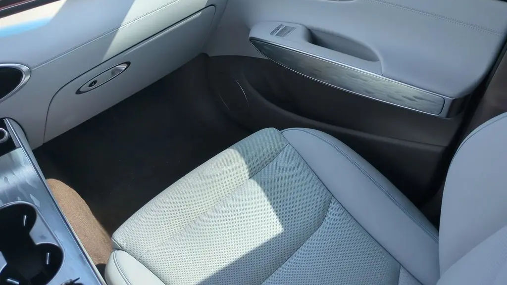 2026 Genesis Electrified GV70 Standard