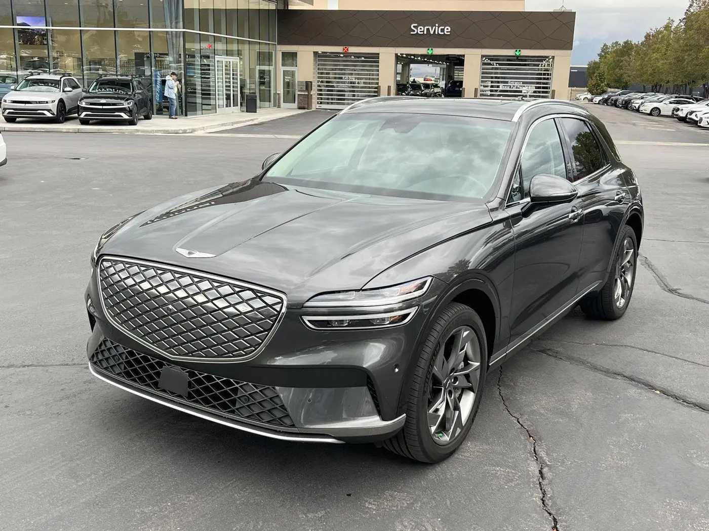 2024 Genesis Gv70 - $41,256