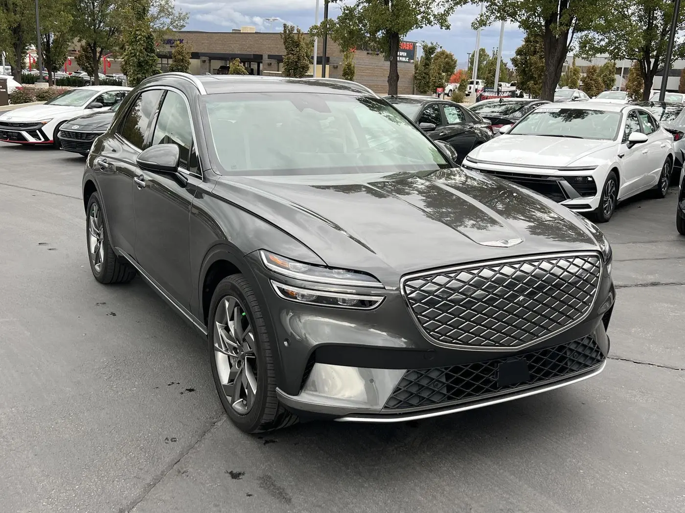 2024 Genesis Gv70 - $41,256