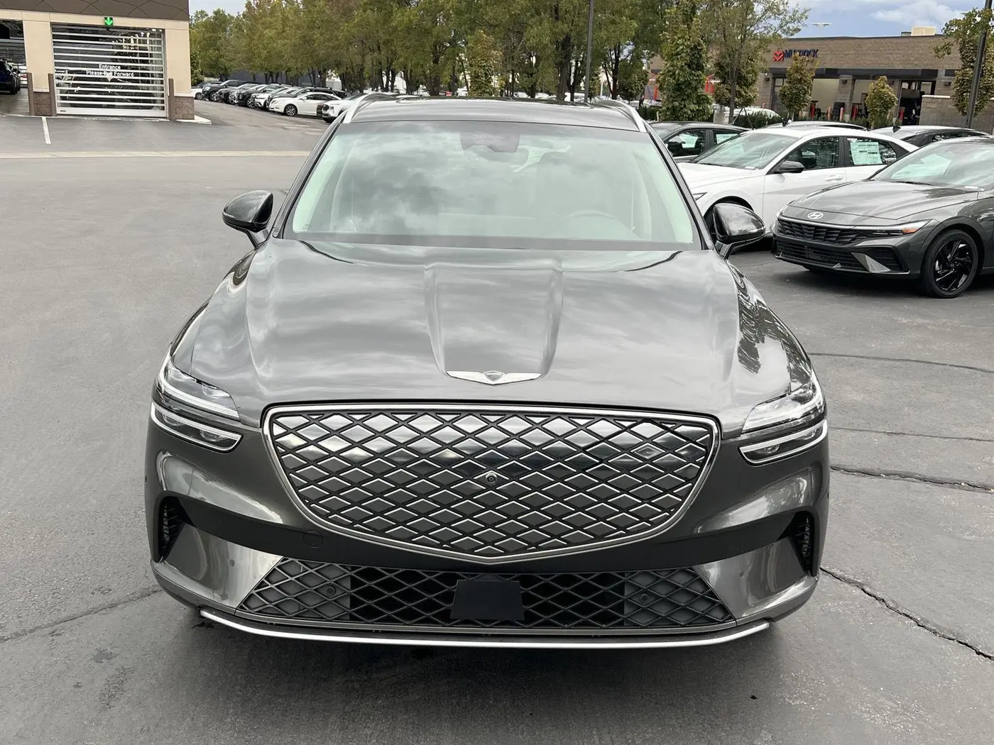 2024 Genesis Gv70 - $41,256