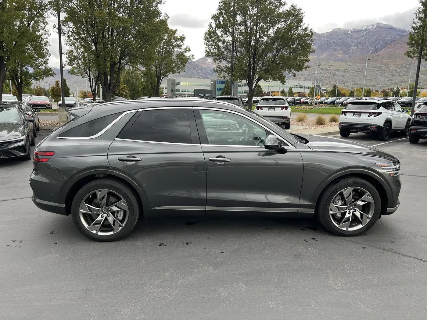 2024 Genesis Gv70 - $41,256