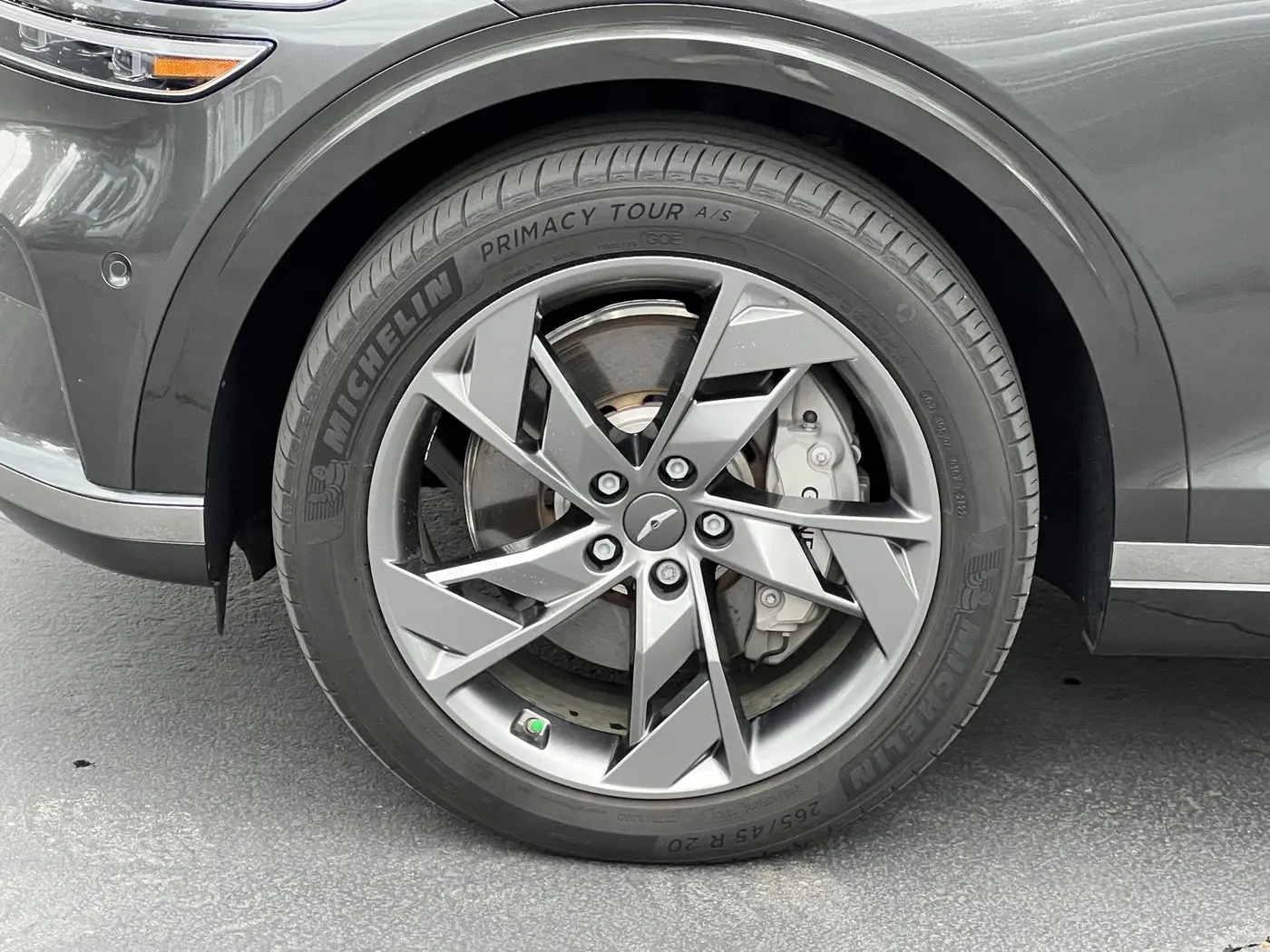 2024 Genesis Gv70 - $41,256