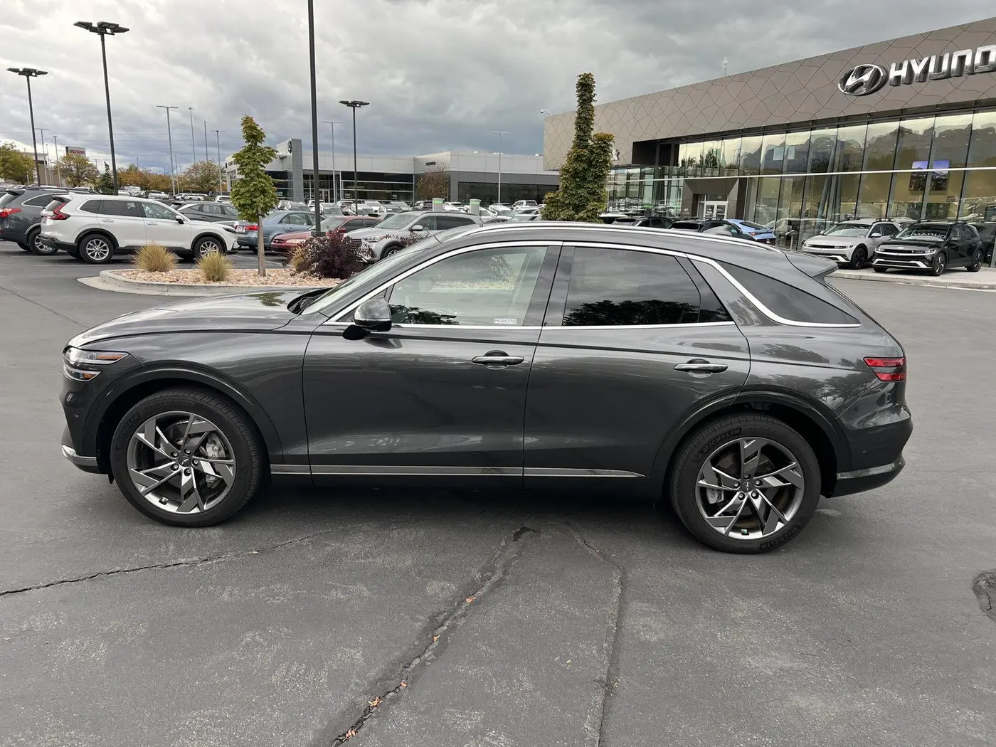 2024 Genesis Gv70 - $41,256