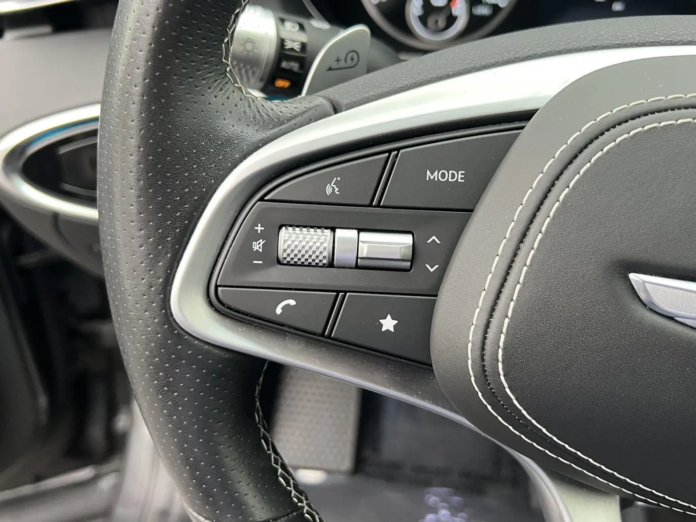 2024 Genesis Gv70 - $41,256