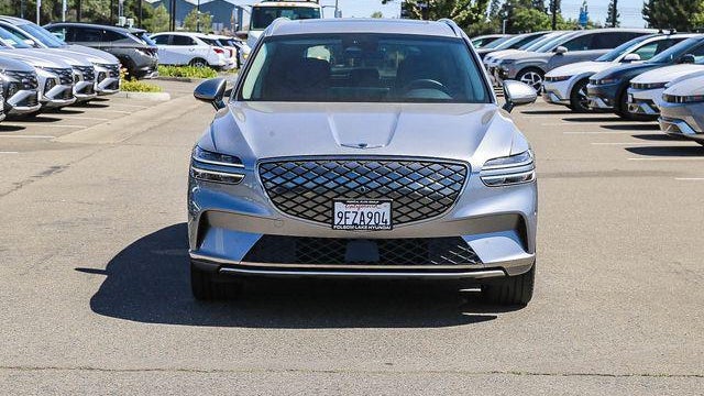 2023 Genesis Electrified GV70 Base