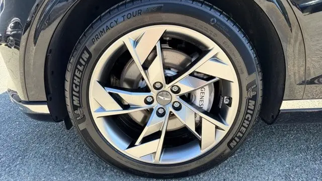 2023 Genesis Electrified GV70 Base