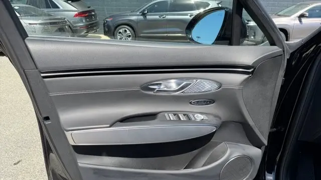 2023 Genesis Electrified GV70 Base