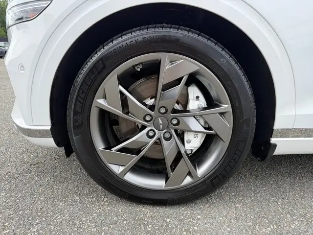 2024 Genesis Gv70 - $46,995