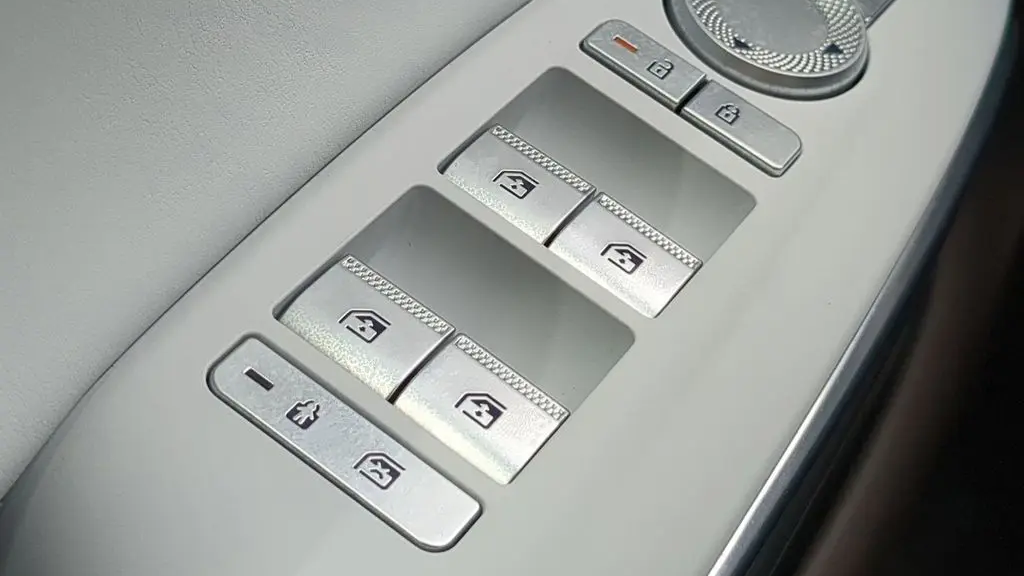 2026 Genesis Electrified GV70 Standard