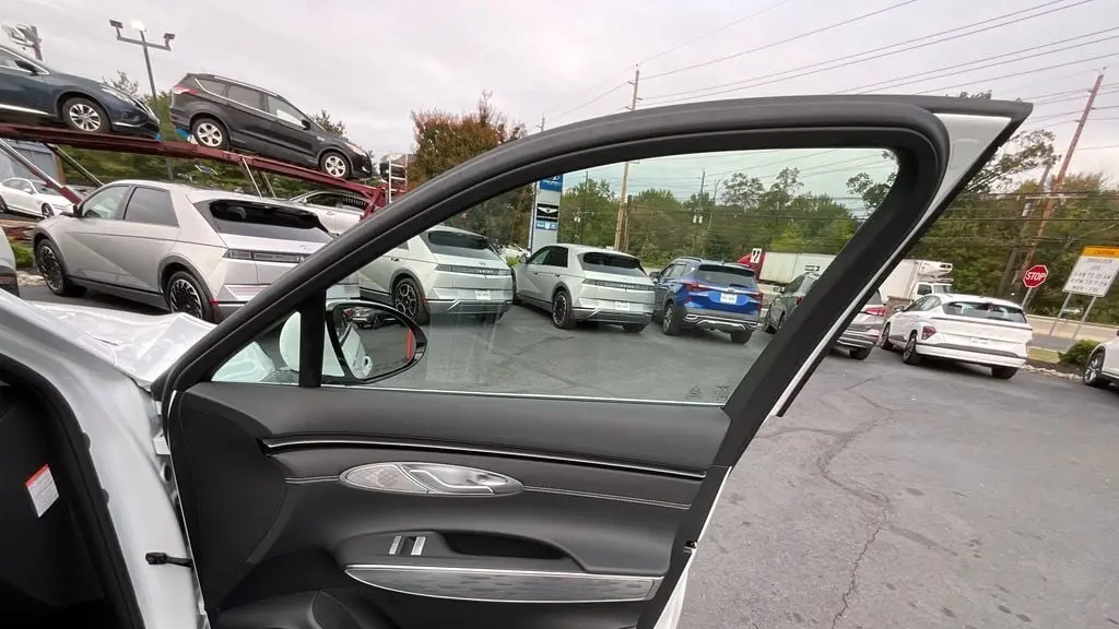 2026 Genesis Electrified GV70 Standard