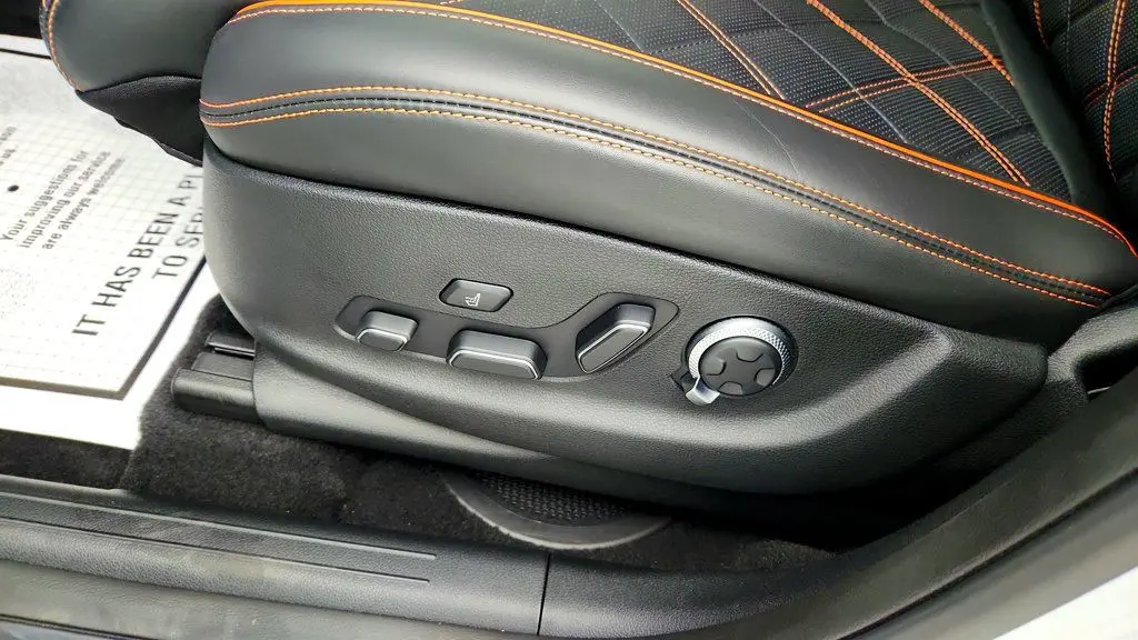 2026 Genesis Gv70 - $49,995