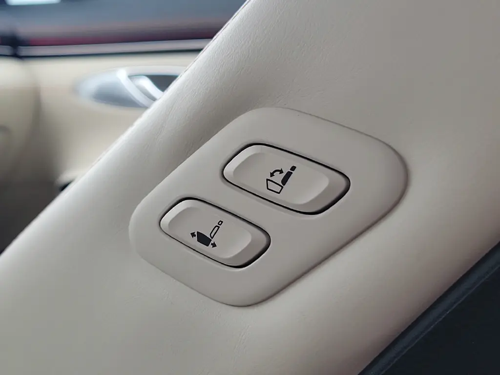 2026 Genesis Gv70 - $64,799