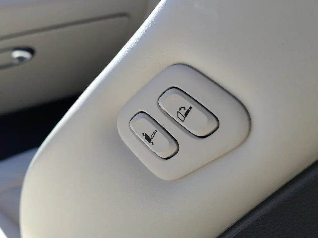 2026 Genesis Gv70 - $64,399