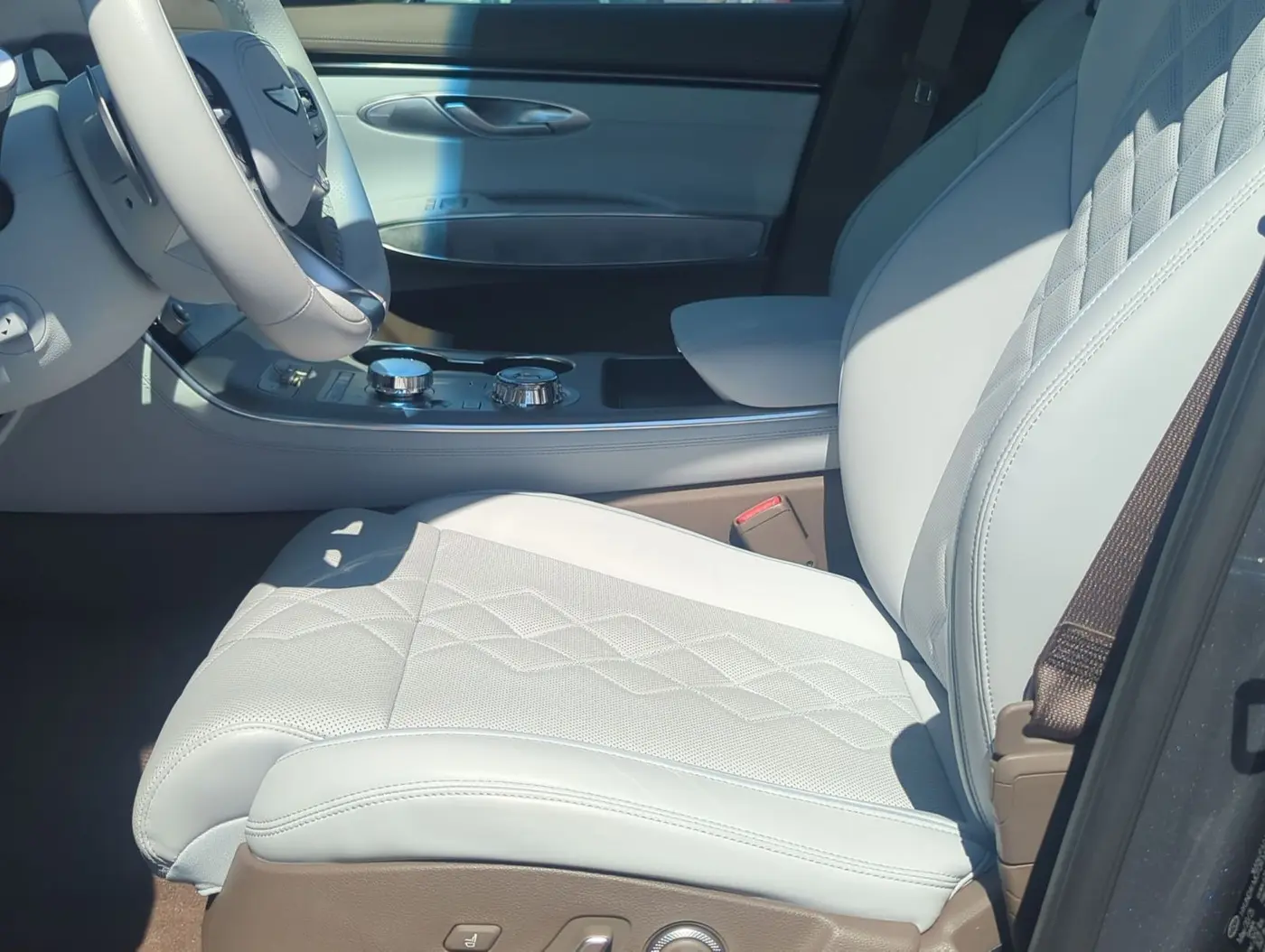 2026 Genesis Gv70 - $62,499