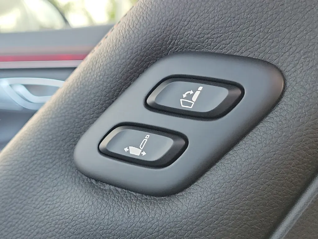 2026 Genesis Gv70 - $60,999