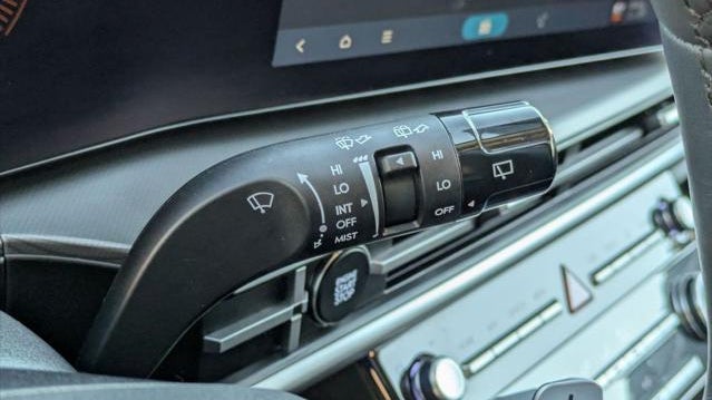 2025 Hyundai SANTA FE SE