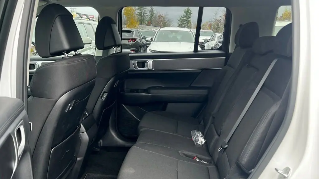 2025 Hyundai SANTA FE SE