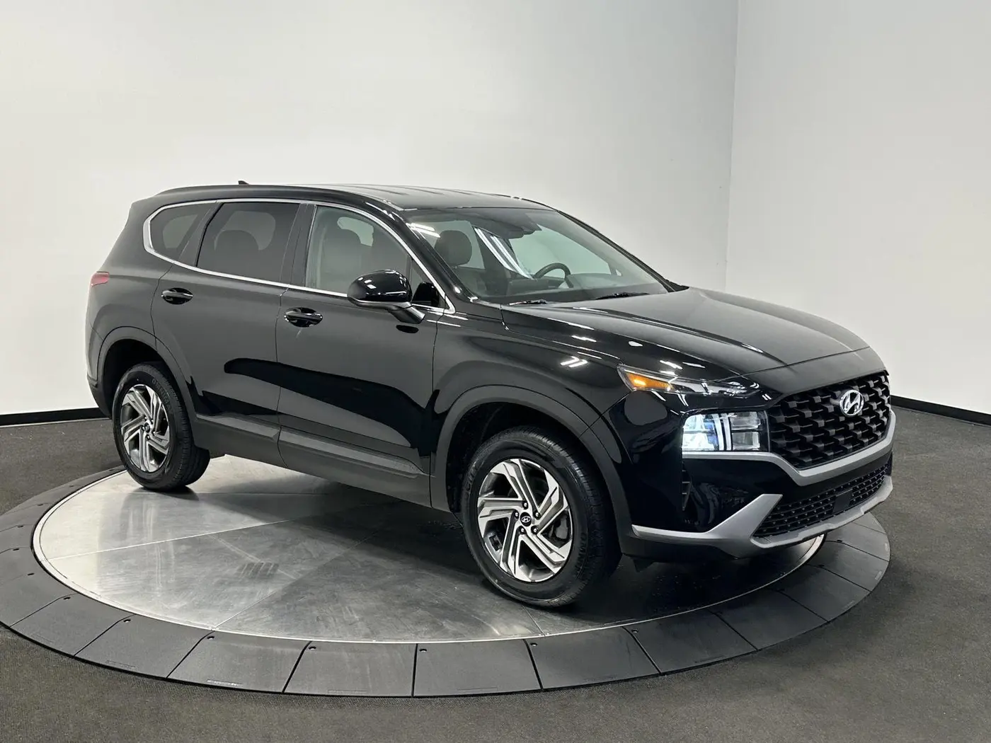 2023 Hyundai Santa Fe - $22,899