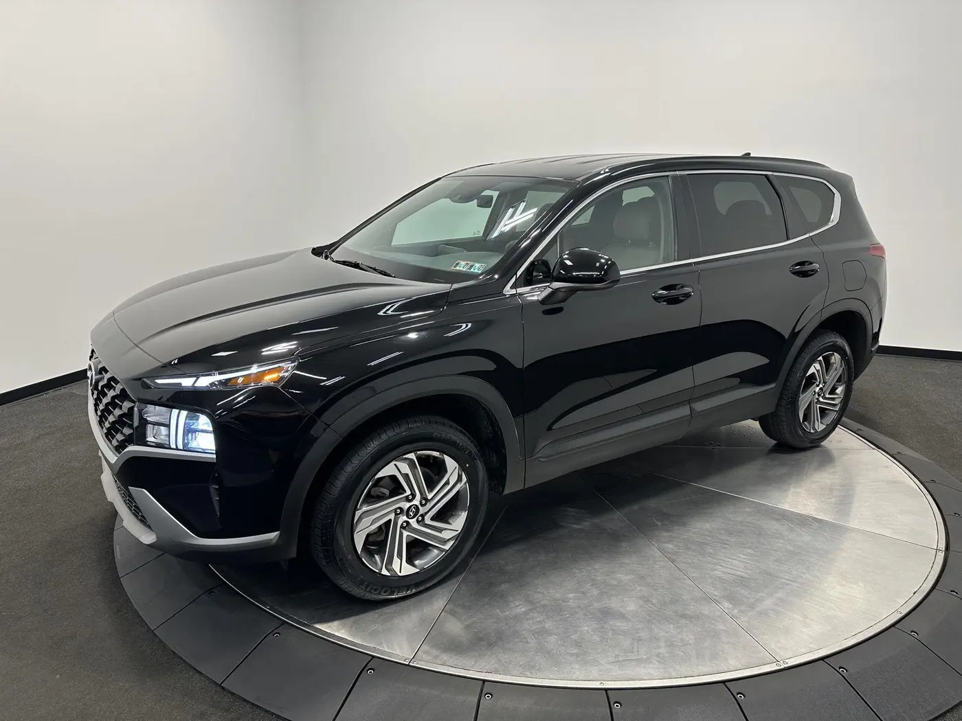 2023 Hyundai Santa Fe - $22,899