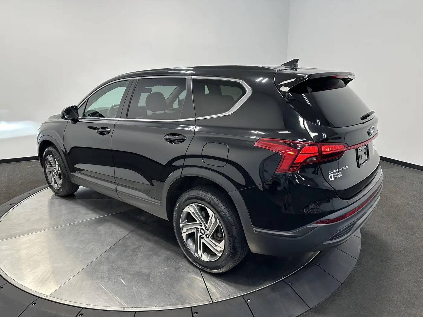 2023 Hyundai Santa Fe - $22,899