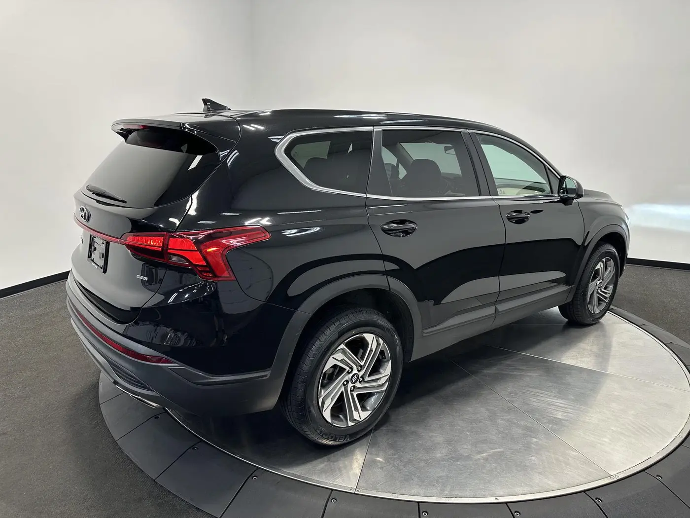 2023 Hyundai Santa Fe - $22,899