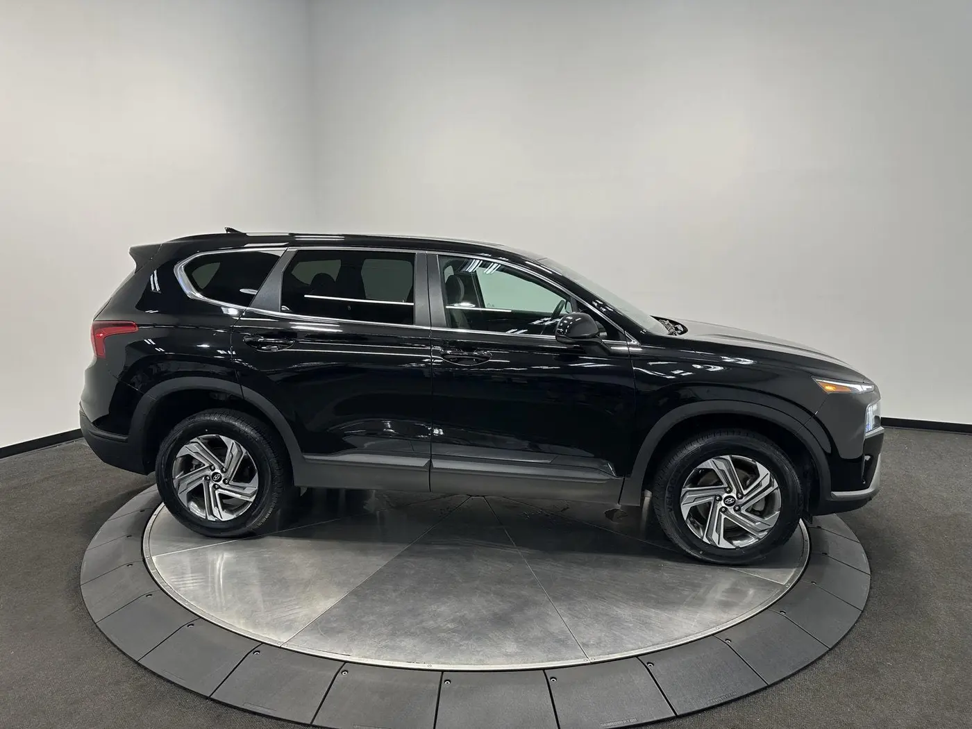 2023 Hyundai Santa Fe - $22,899