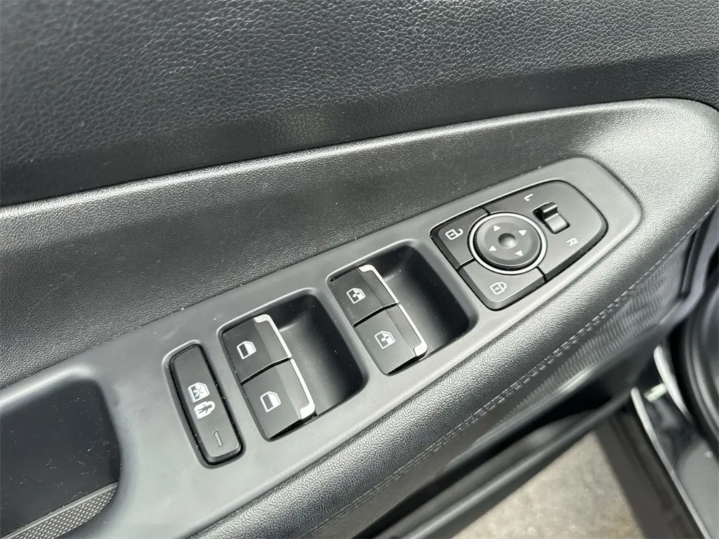2022 Hyundai Santa Fe - $22,400