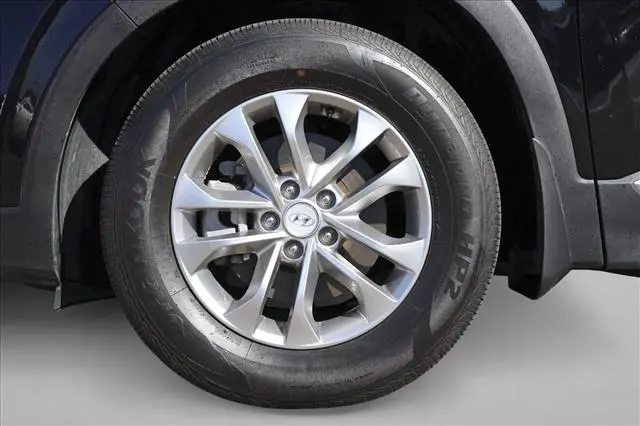 2020 Hyundai Santa Fe - $18,999