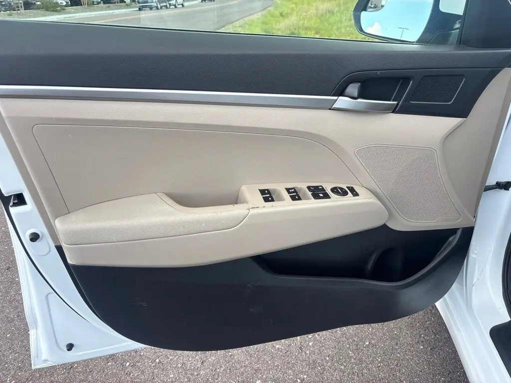 2019 Hyundai Elantra - $14,494