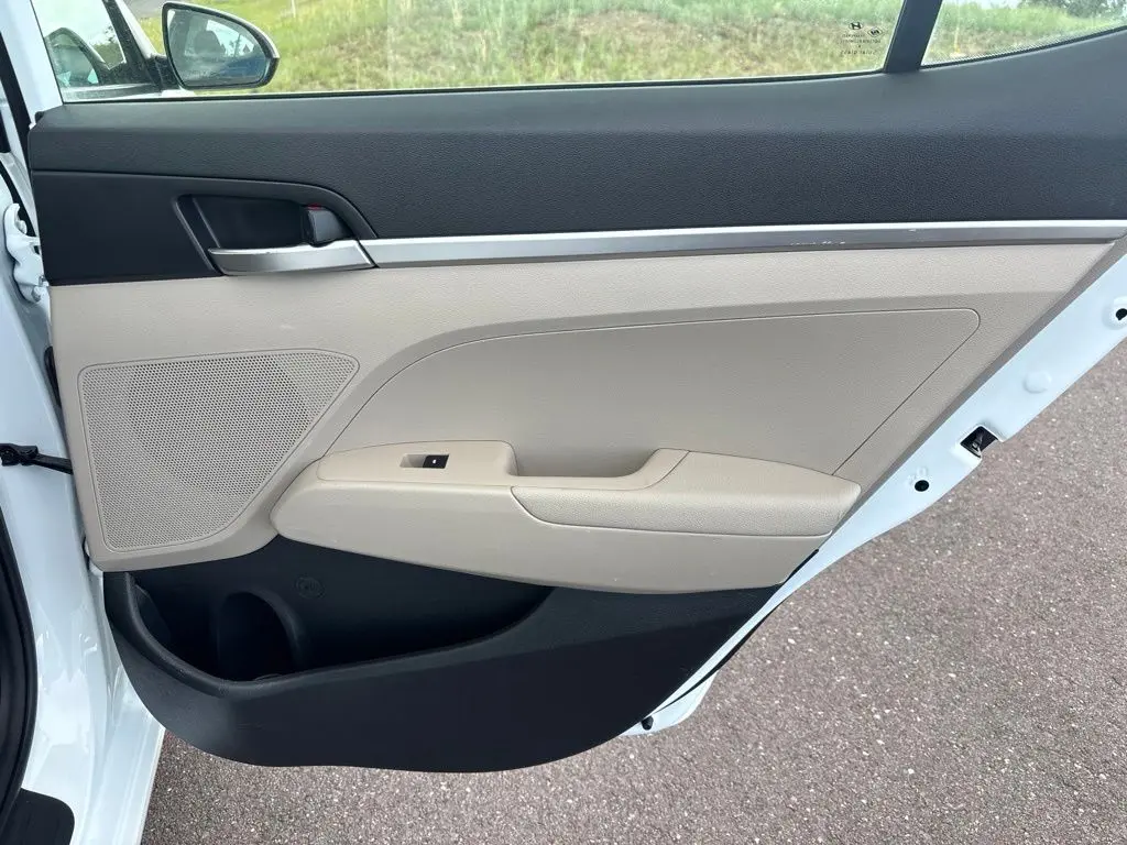 2019 Hyundai Elantra - $14,494