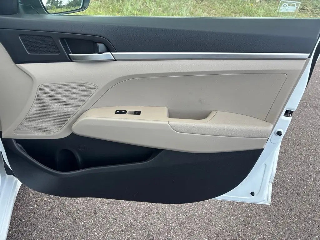 2019 Hyundai Elantra - $14,494