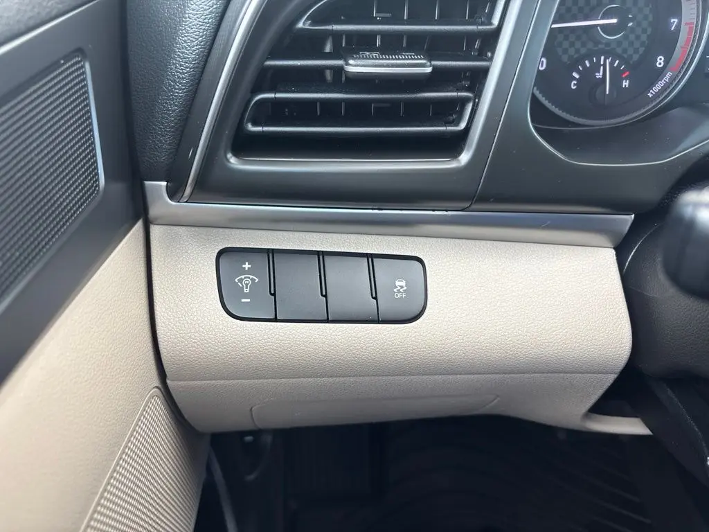 2019 Hyundai Elantra - $14,494