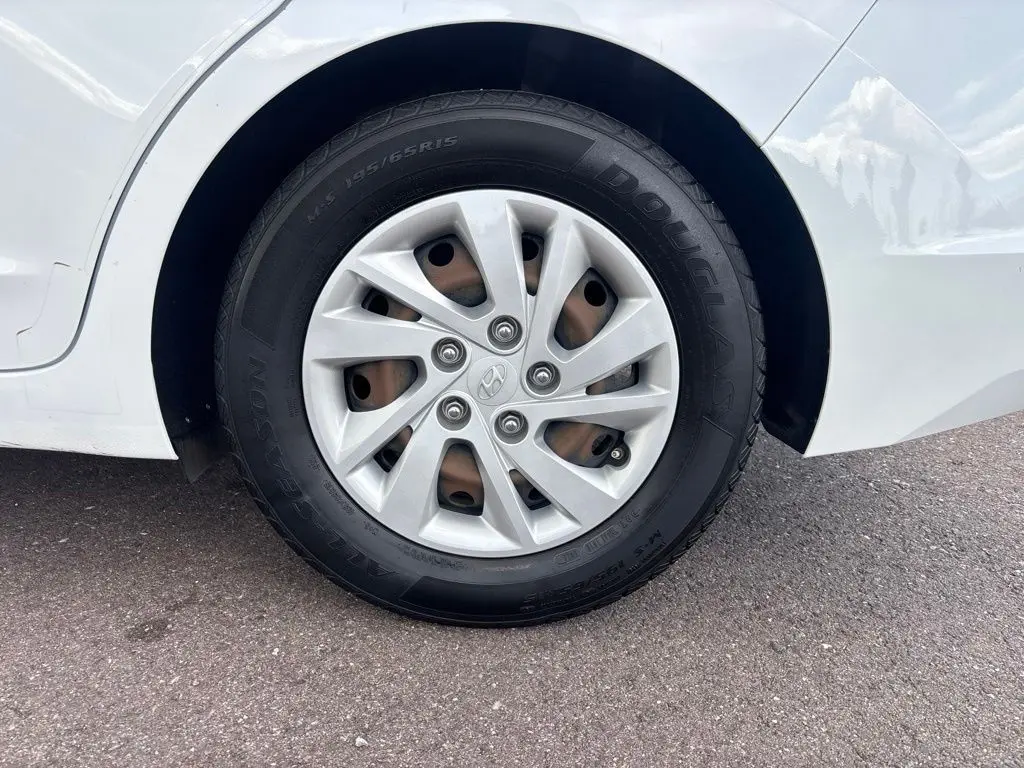 2019 Hyundai Elantra - $14,494