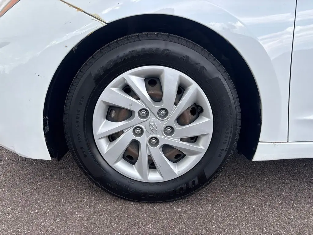 2019 Hyundai Elantra - $14,494